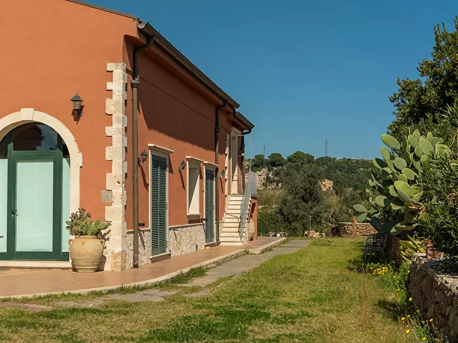 Immagine 18 di Villa in vendita  in Via Priamo 10 a Siracusa