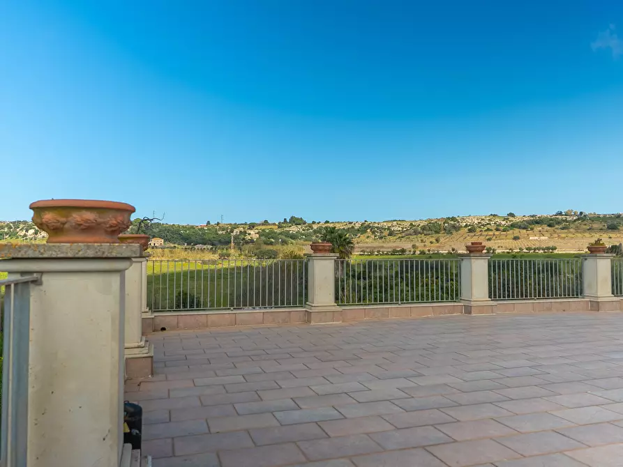 Immagine 60 di Villa in vendita  in Via Priamo 10 a Siracusa