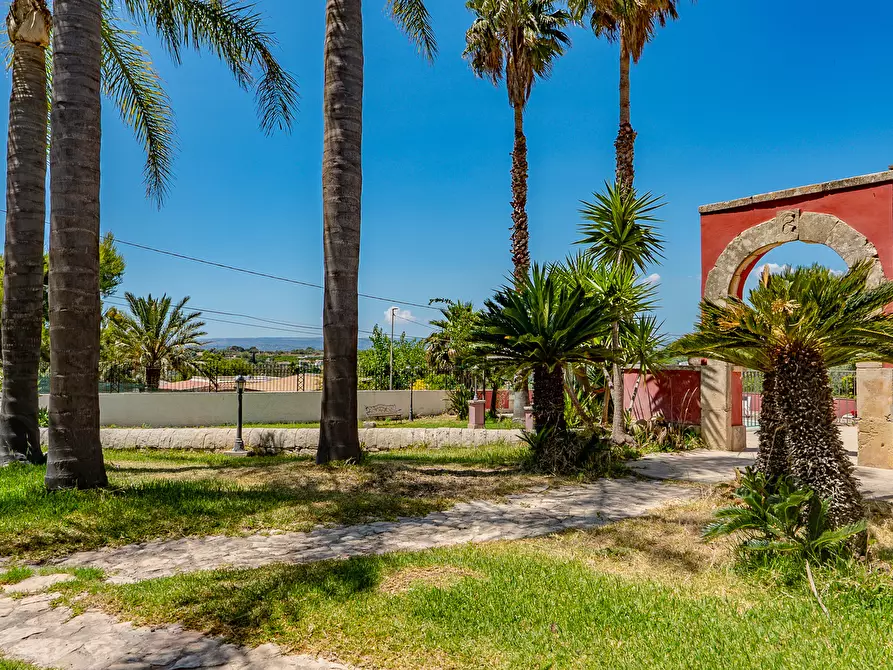 Immagine 21 di Villa in vendita  in Via Agamennone 2 a Siracusa