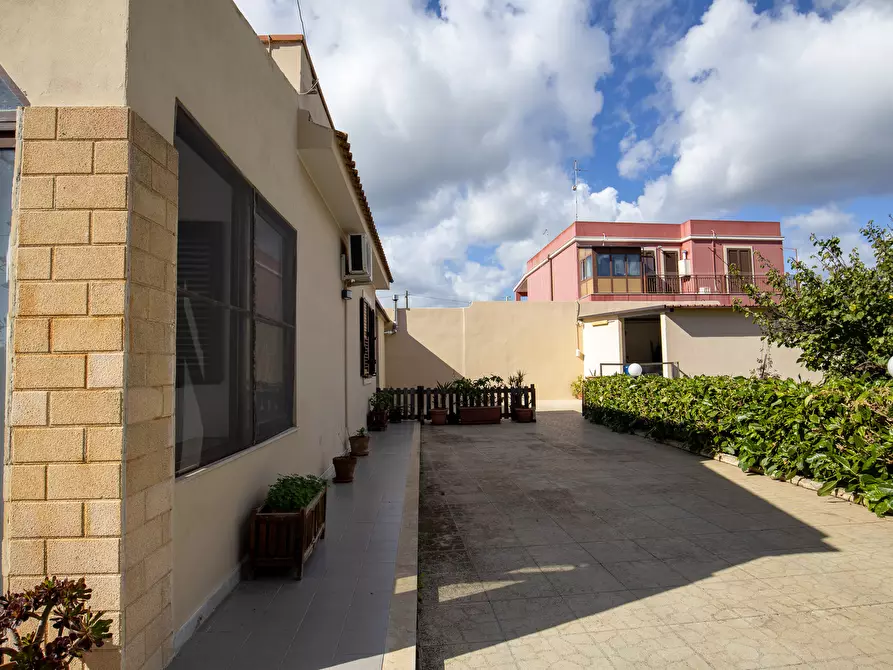 Immagine 6 di Villa in vendita  in VIA FILICUDI 34 a Siracusa