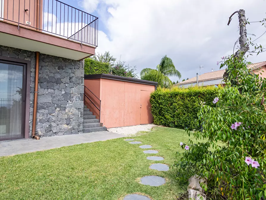 Immagine 20 di Villa in vendita  in Via Vincenzo Bellini 163 a Piedimonte Etneo