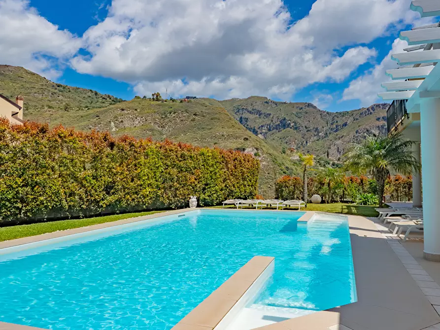 Immagine 1 di Villa in vendita  in Contrada Mastrissa a Taormina