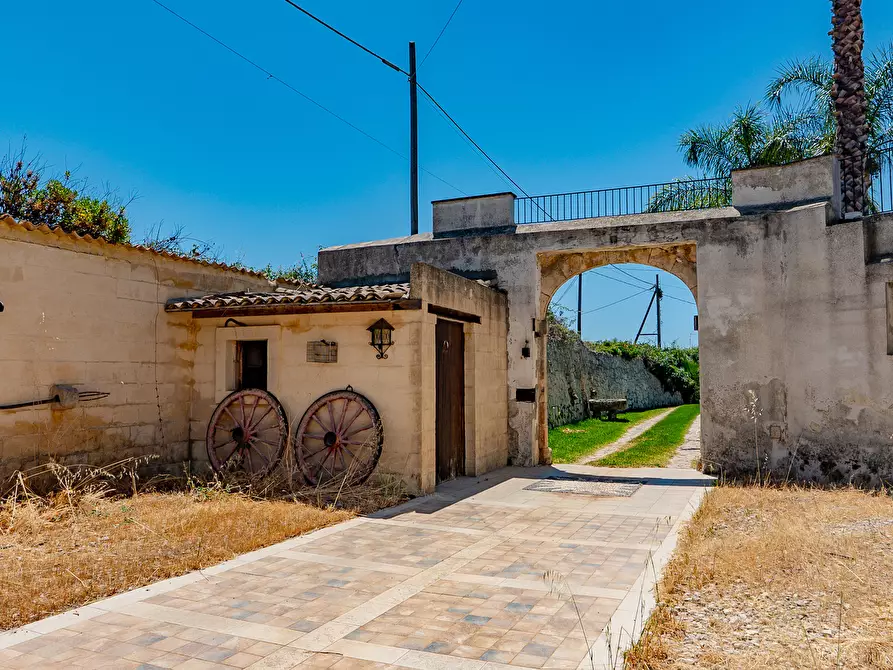 Immagine 30 di Villa in vendita  in Via Agamennone 2 a Siracusa