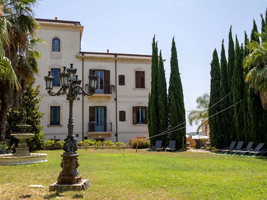 Immagine 12 di Villa in vendita  in Via pola 2 a Noto