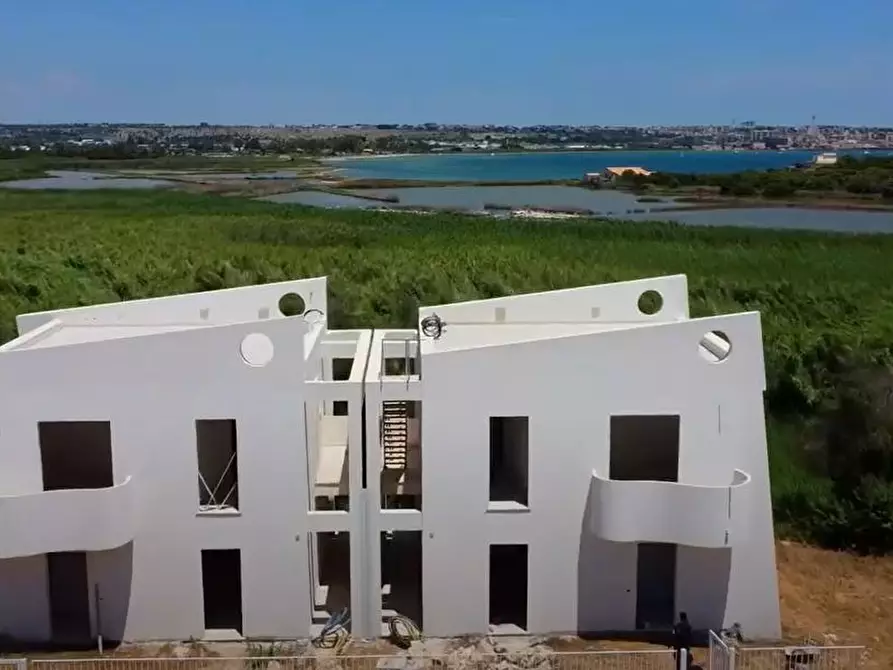 Immagine 2 di Villa in vendita  in Via Lido Sacramento 64 a Siracusa