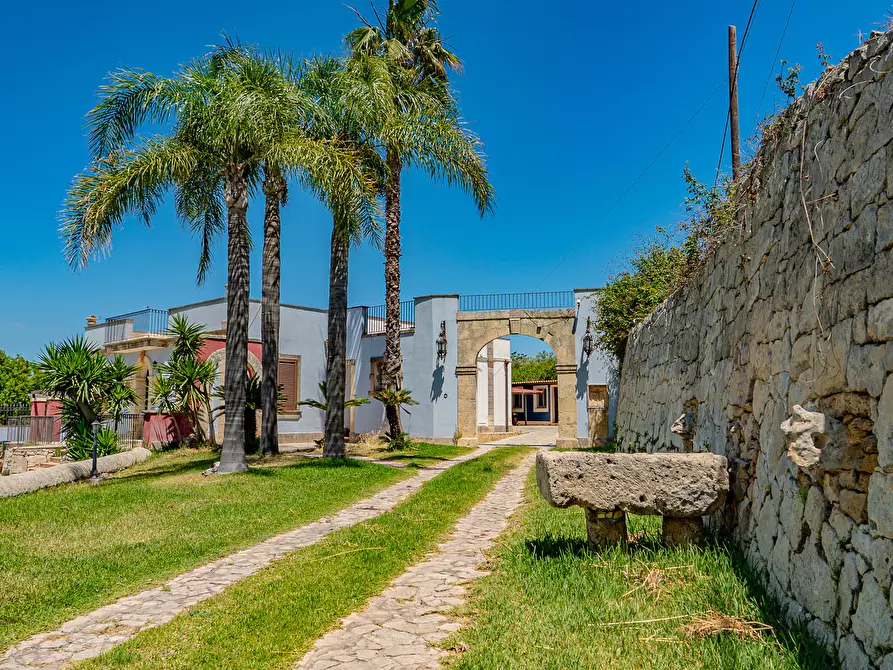 Immagine 19 di Villa in vendita  in Via Agamennone 2 a Siracusa