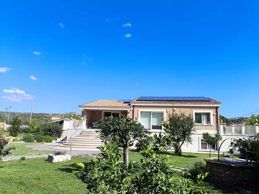 Immagine 27 di Villa in vendita  a Siracusa