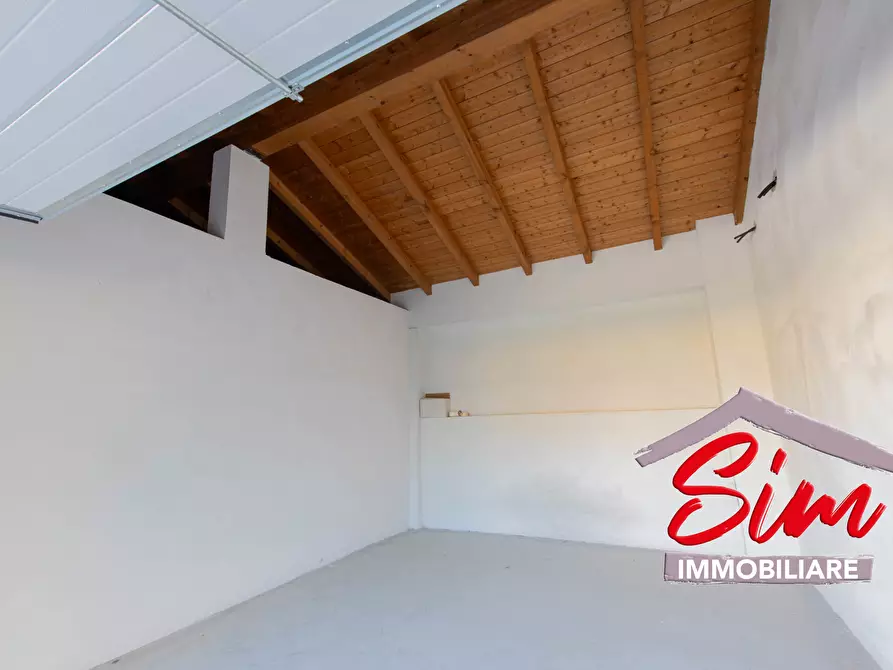 Immagine 9 di Villa in vendita  in Viale Roma sn a Casaleggio Novara