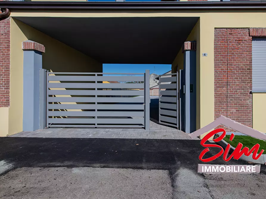 Immagine 3 di Villa in vendita  in Viale Roma sn a Casaleggio Novara