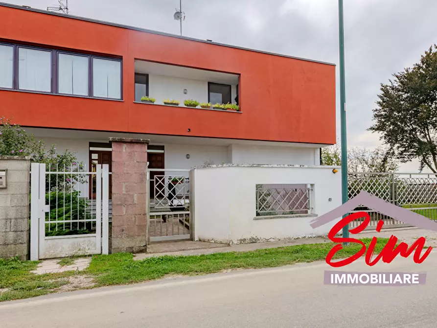 Immagine 3 di Villa in vendita  in Via Roncaglione snc a Casalino