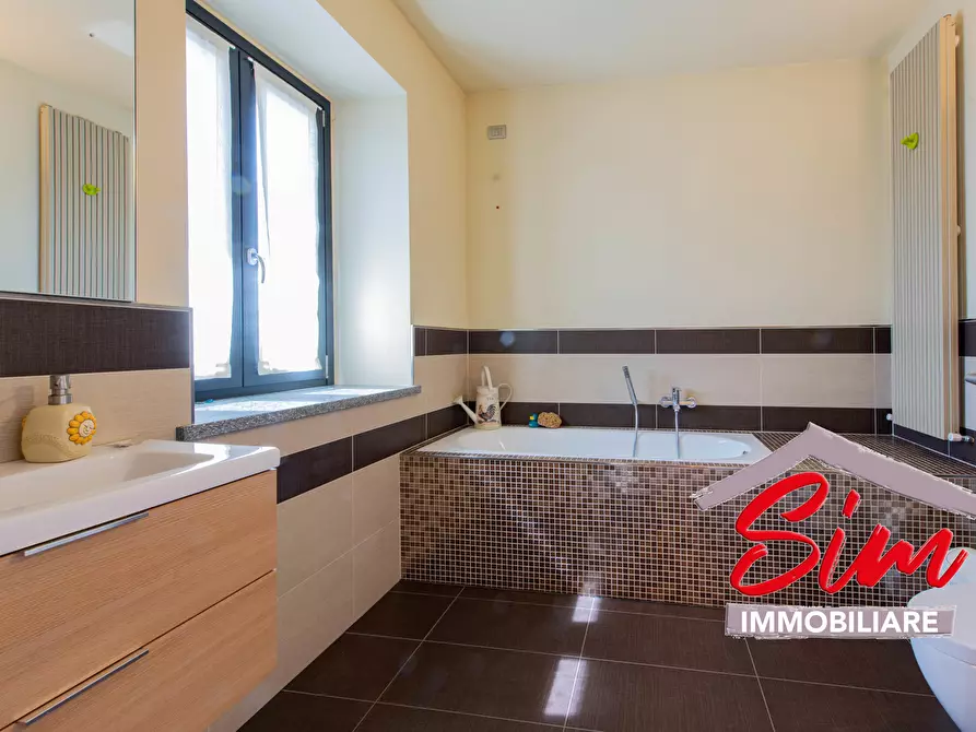 Immagine 10 di Terratetto in vendita  in Piazza Regina Margherita 11 a Mandello Vitta