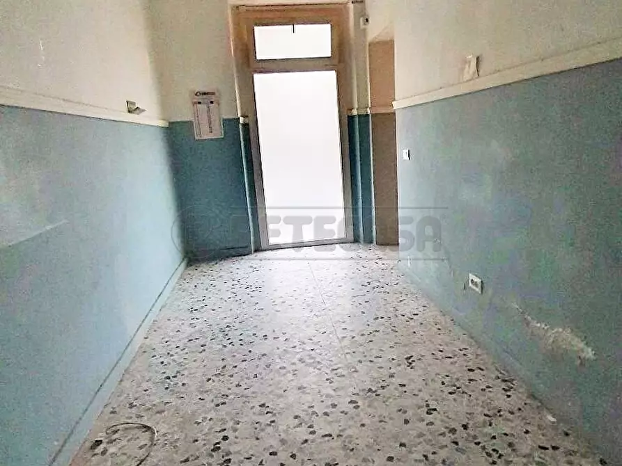 Immagine 8 di Locale commerciale in vendita  in Corso Giuseppe Garibaldi 178 a Viareggio