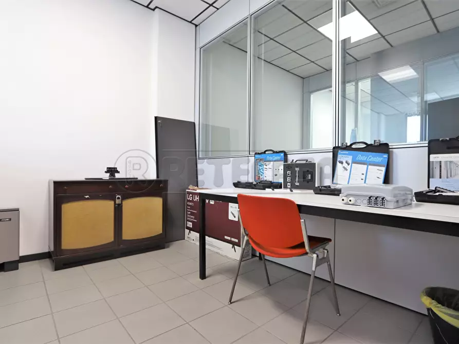 Immagine 35 di Ufficio in affitto  a Vicenza
