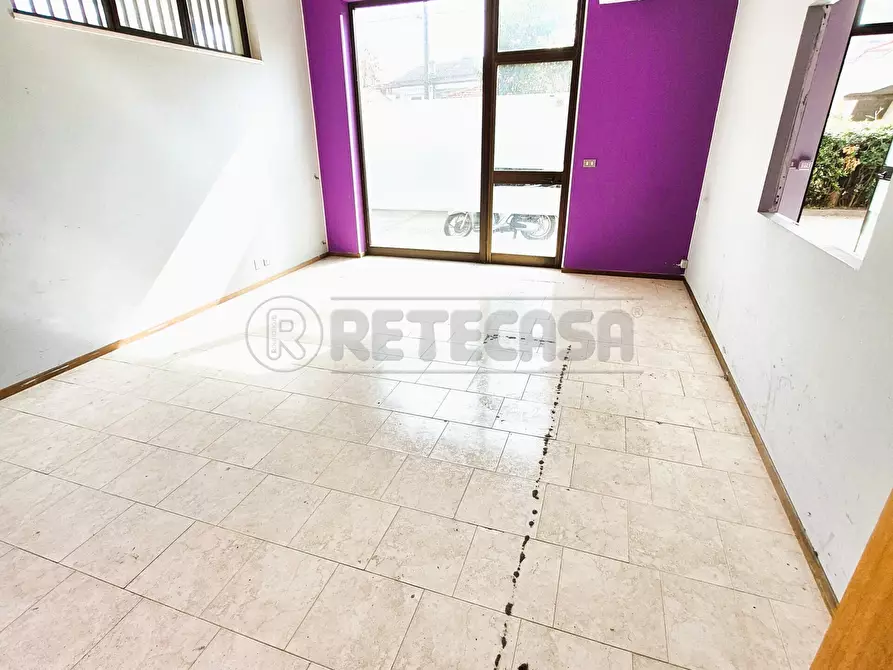 Immagine 6 di Locale commerciale in vendita  a Montesilvano