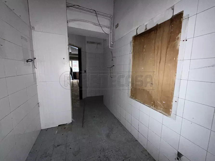 Immagine 10 di Locale commerciale in affitto  in Via Ugo Bassi 107 a Messina