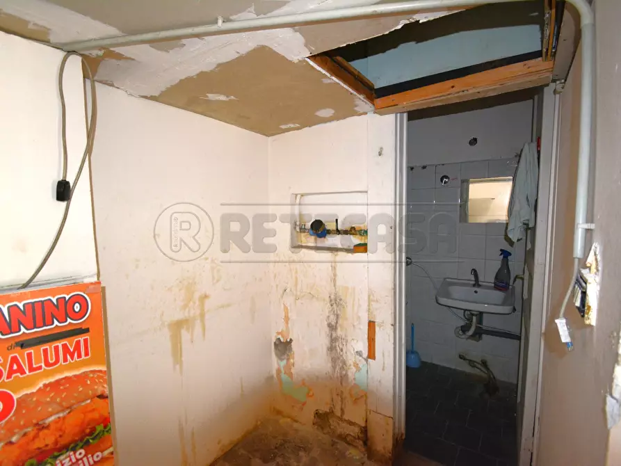 Immagine 7 di Locale commerciale in vendita  in Corso Cavour 164 a Messina
