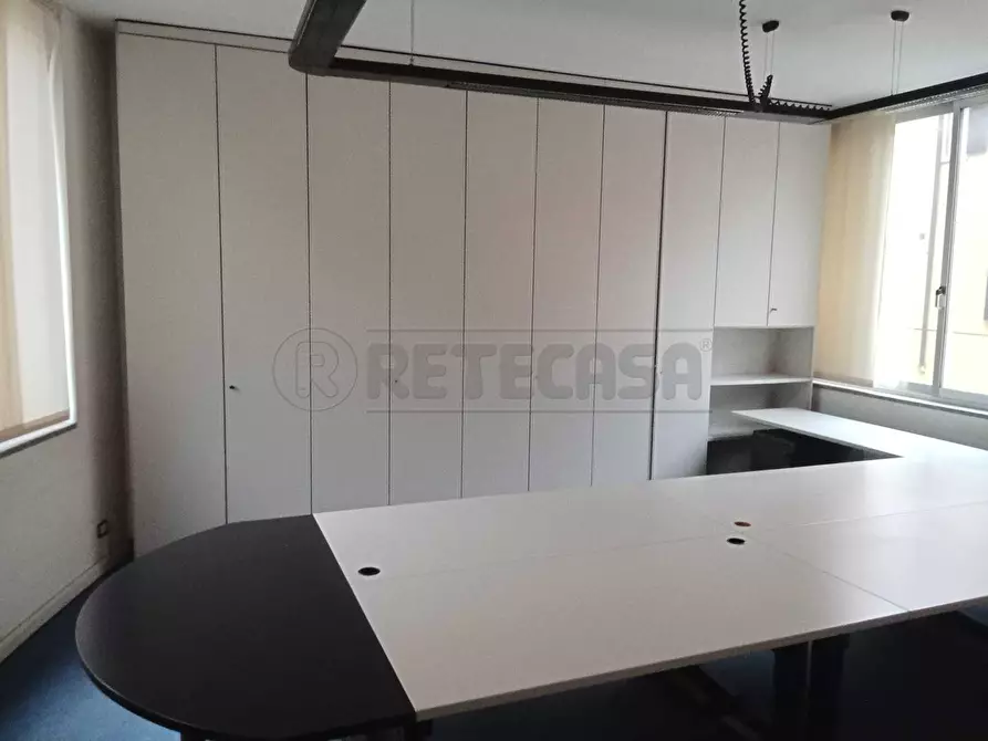 Immagine 9 di Ufficio in affitto  a Bergamo