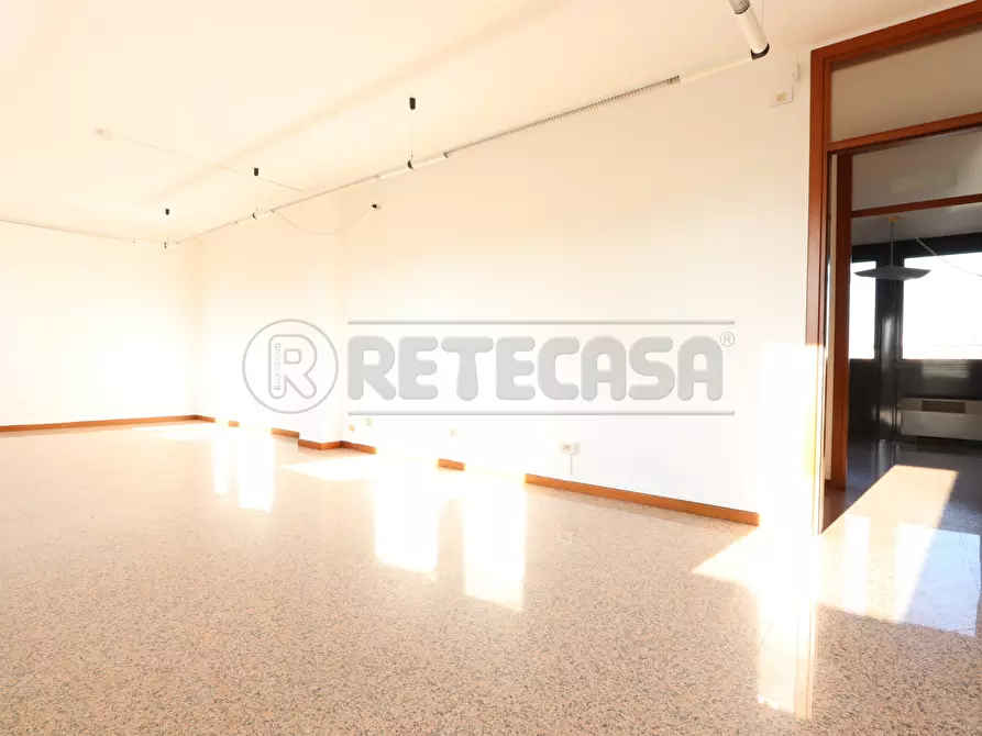 Immagine 26 di Ufficio in affitto  in Via Aldo Moro 10 a Vicenza