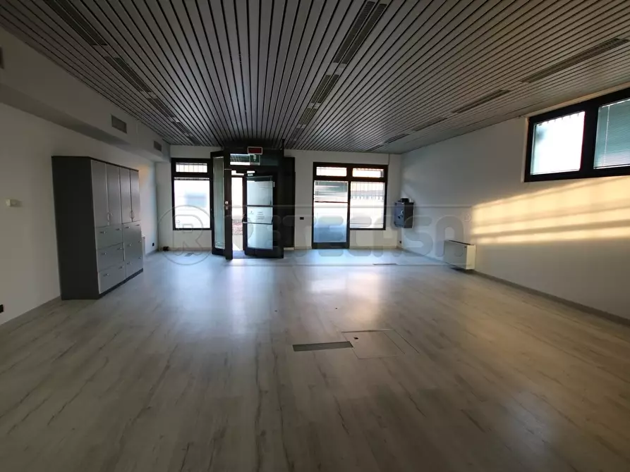 Immagine 20 di Locale commerciale in affitto  in Via Torri a Arcugnano