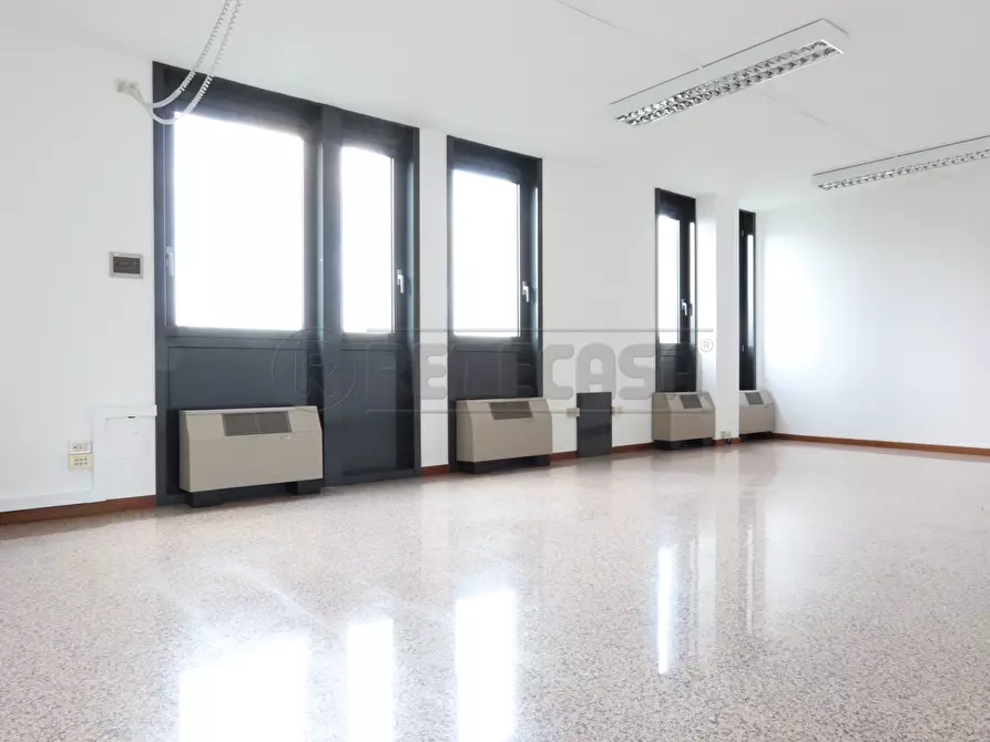 Immagine 21 di Ufficio in affitto  in Via Aldo Moro 10 a Vicenza