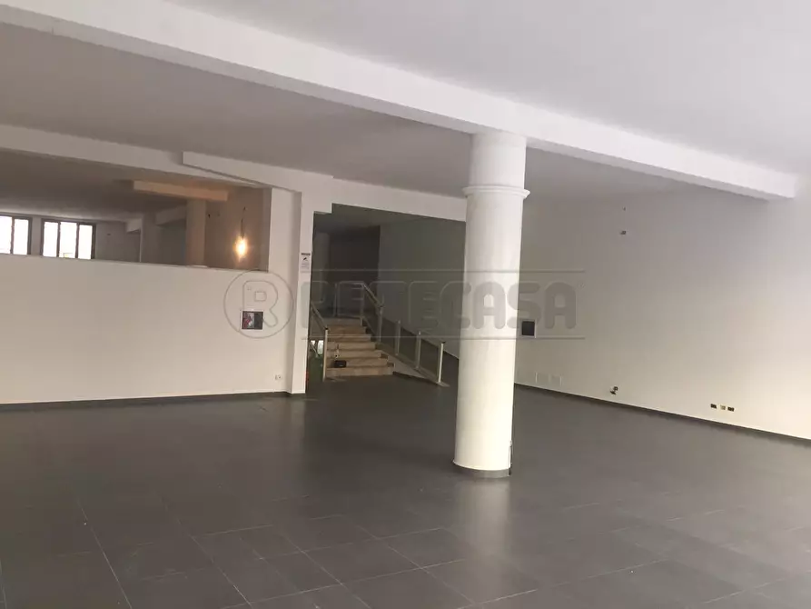 Immagine 6 di Locale commerciale in affitto  a Mazara Del Vallo