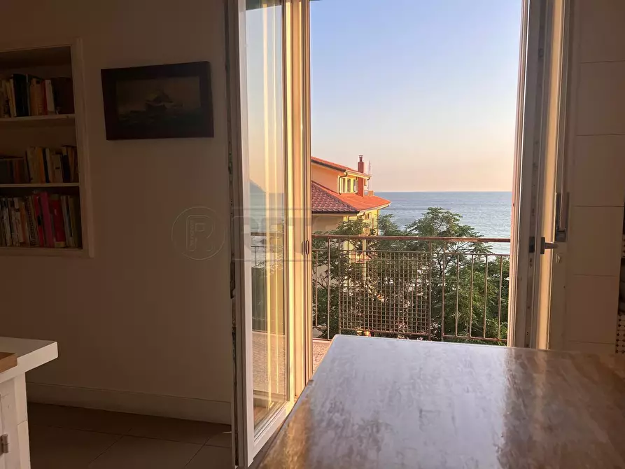 Immagine 28 di Quadrilocale in affitto  in Lungomare Cristoforo Colombo 39 a Salerno