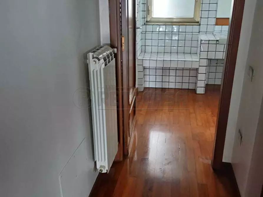 Immagine 25 di Pentalocale in vendita  in Via Pietro del Pezzo 87 a Salerno