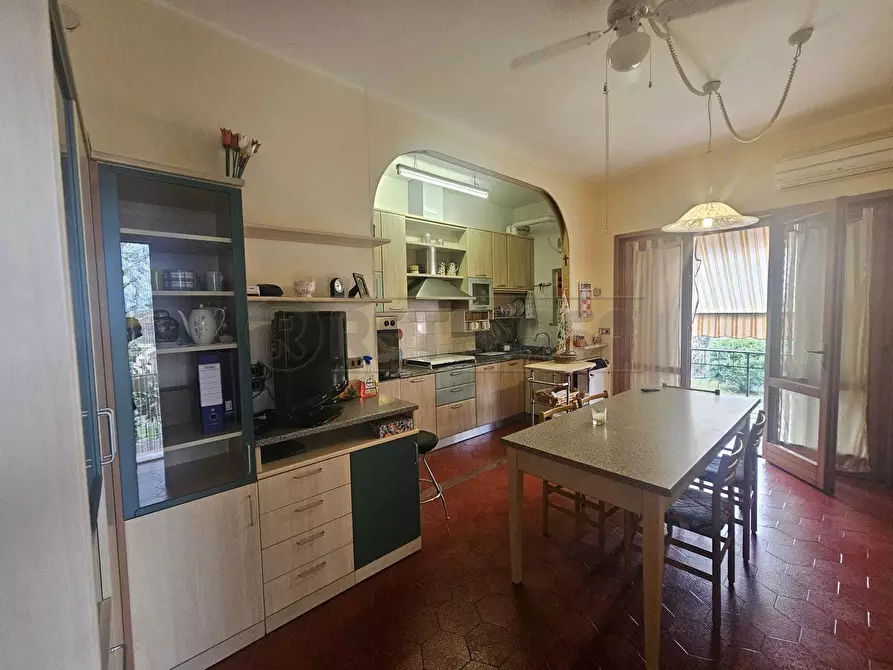 Immagine 36 di Trilocale in vendita  a Bardolino