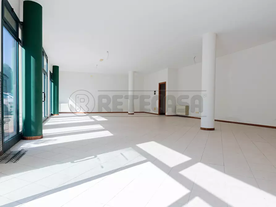 Immagine 1 di Locale commerciale in vendita  in Via Acque 6 a Bolzano Vicentino