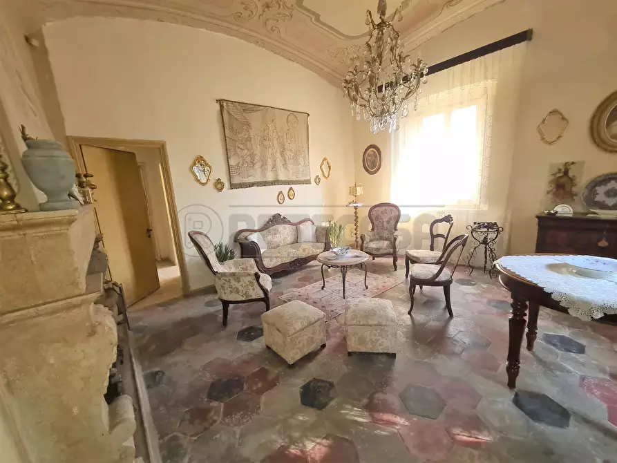Immagine 1 di Villa in vendita  in via milano a Cremona