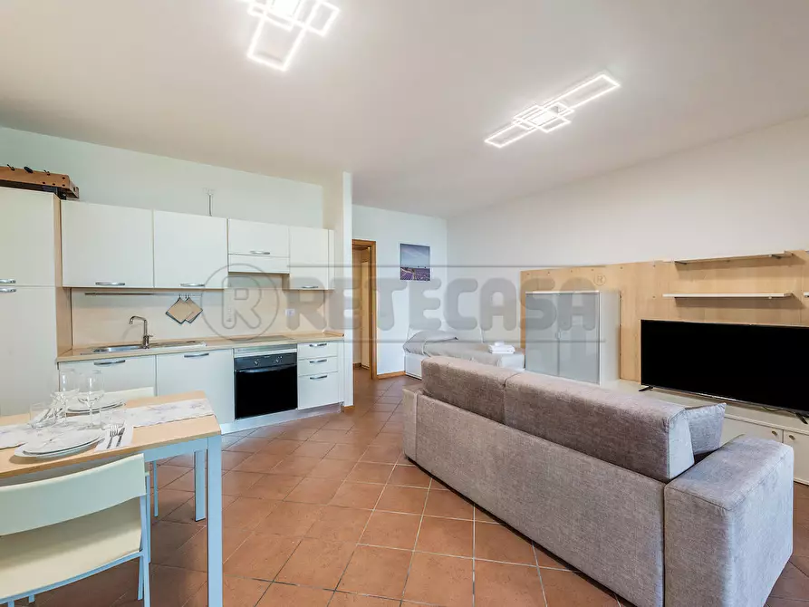 Immagine 2 di Appartamento in vendita  in Via Giuseppe Mazzini 1 a Padenghe Sul Garda