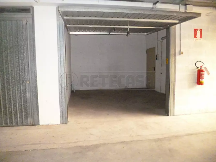 Immagine 25 di Locale commerciale in affitto  a Montebello Vicentino