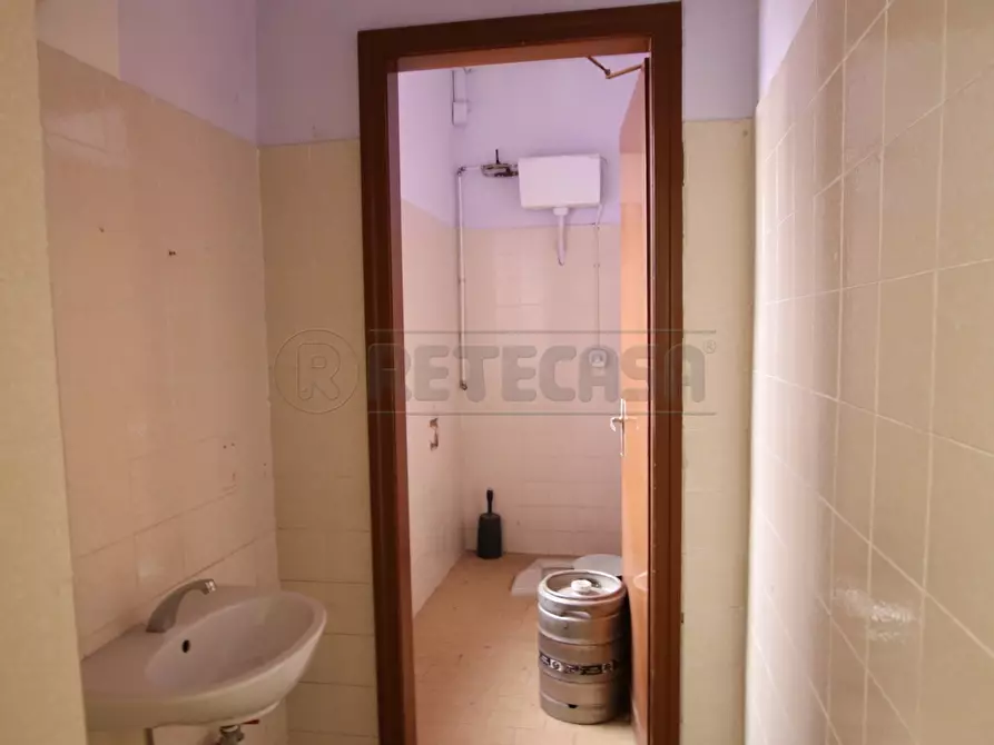 Immagine 25 di Locale commerciale in vendita  in Via Turra a Vicenza