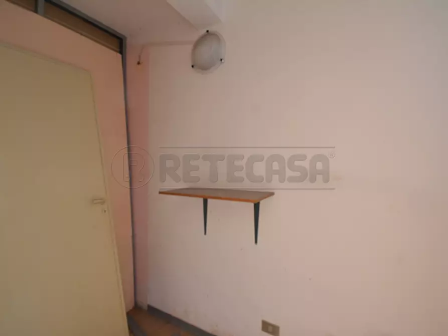 Immagine 5 di Locale commerciale in vendita  in Via Ghibellina 118 a Messina