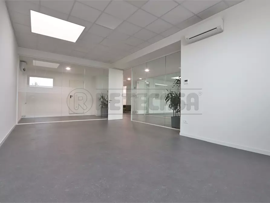 Immagine 13 di Ufficio in affitto  in Via Boschi a Torri Di Quartesolo