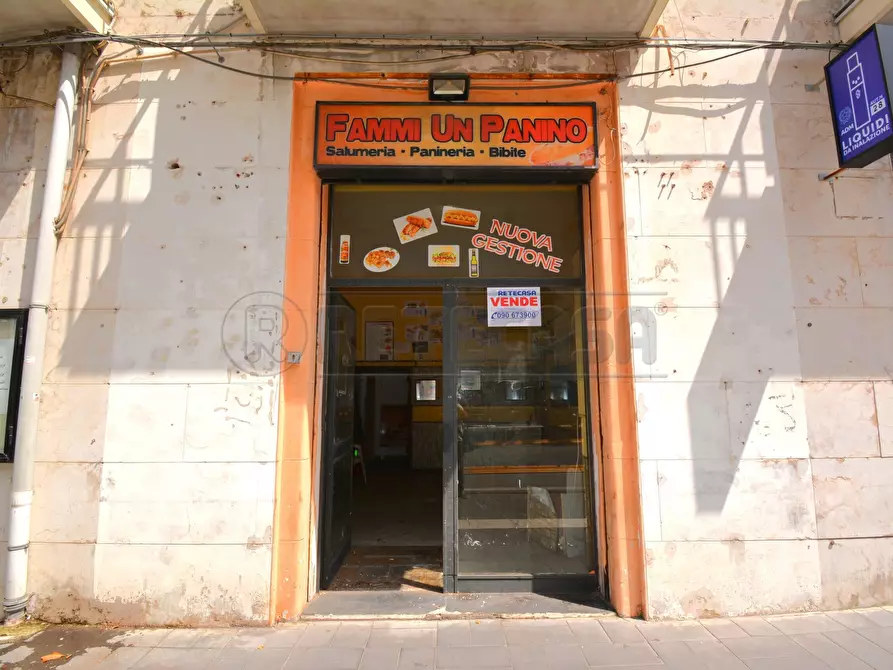 Immagine 2 di Locale commerciale in vendita  in Corso Cavour 164 a Messina