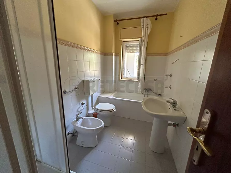 Immagine 23 di Quadrilocale in vendita  in cia Fasci Siciliani 48 a Caltanissetta