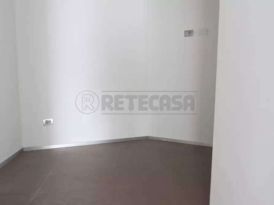 Immagine 12 di Locale commerciale in affitto  in Via G marconi 5 a Altavilla Vicentina