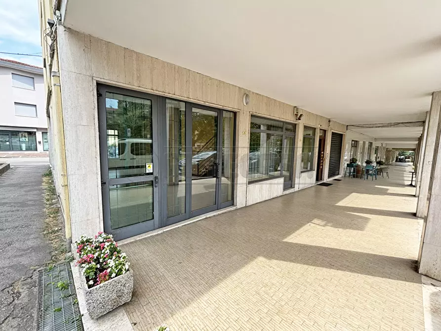 Immagine 5 di Locale commerciale in vendita  in Piazza G. Mazzini 26 a Trissino