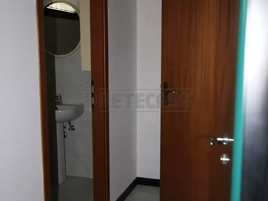 Immagine 28 di Locale commerciale in affitto  in Via Torri a Arcugnano