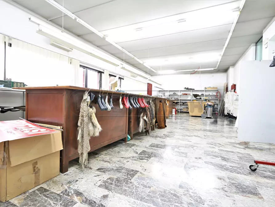 Immagine 23 di Locale commerciale in vendita  in via dal ponte a Torri Di Quartesolo