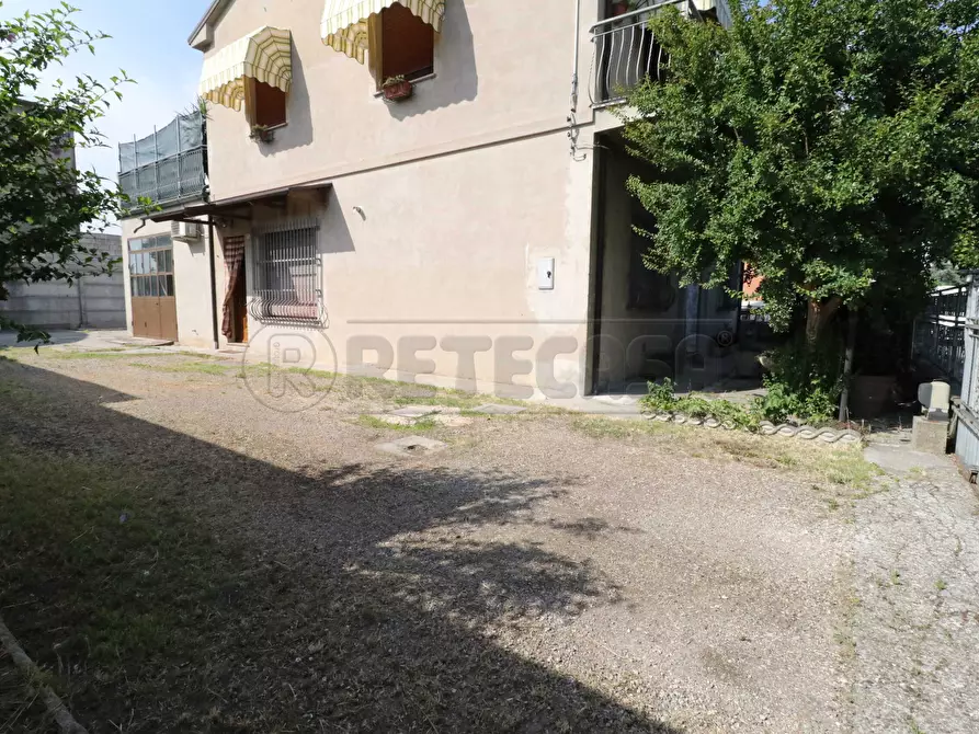 Immagine 14 di Trilocale in vendita  in Via G. Bruno 23A a Bondeno