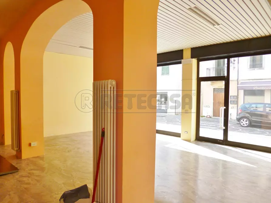 Immagine 6 di Locale commerciale in affitto  a Montebello Vicentino