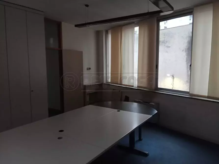 Immagine 11 di Ufficio in affitto  a Bergamo