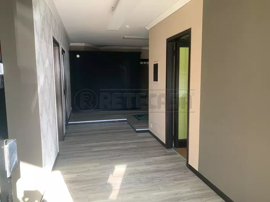 Immagine 10 di Ufficio in vendita  a Seriate