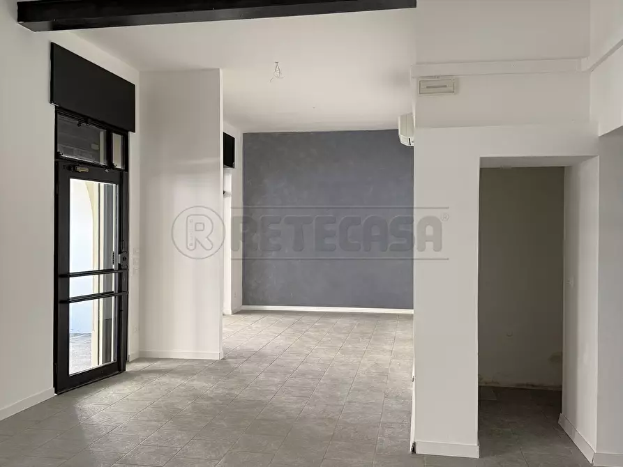 Immagine 2 di Locale commerciale in vendita  in Corso Fogazzaro a Vicenza