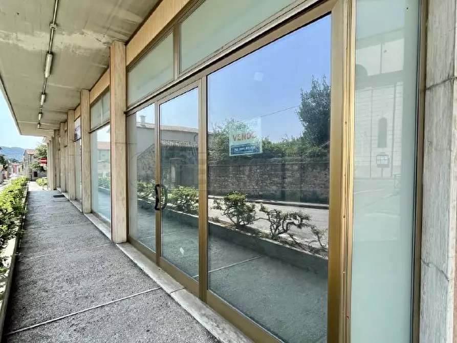 Immagine 2 di Locale commerciale in vendita  in Corso G. Matteotti 52 a Montecchio Maggiore