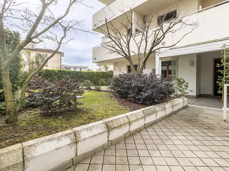 Immagine 11 di Bilocale in vendita  in Piazzetta Monsignor G. Lorenzon 21 a Vicenza