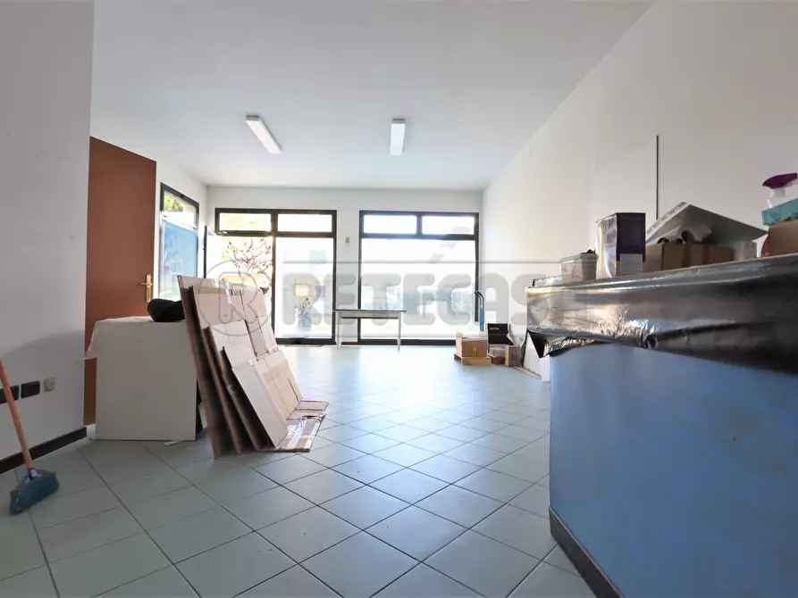 Immagine 4 di Locale commerciale in vendita  in Via Chiesa Nuova a Longare