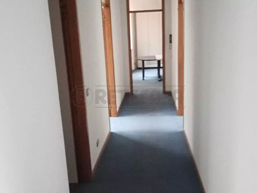 Immagine 6 di Ufficio in affitto  a Bergamo